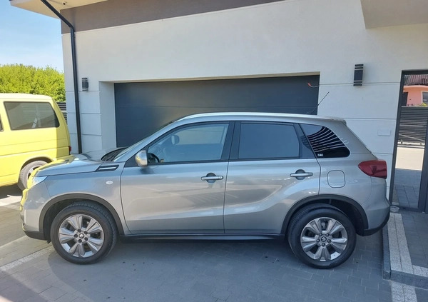 Suzuki Vitara cena 59900 przebieg: 70000, rok produkcji 2019 z Rzgów małe 121